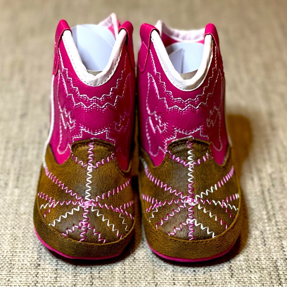 Ariat 🤠 Lil’ Stompers soft boot with hard bottom sole. Size 4 / 9-12m